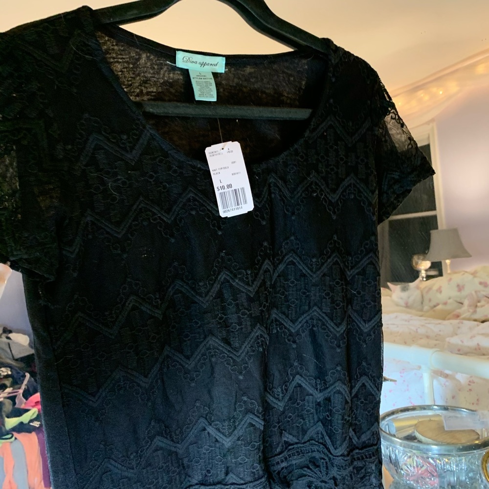 Diva Apparel lace sleeved tee with flower trim